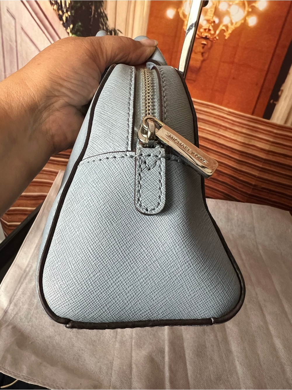 Michael Kors Savannah small satchel is crafted from baby blue saffiano leather - Picture 7 of 17